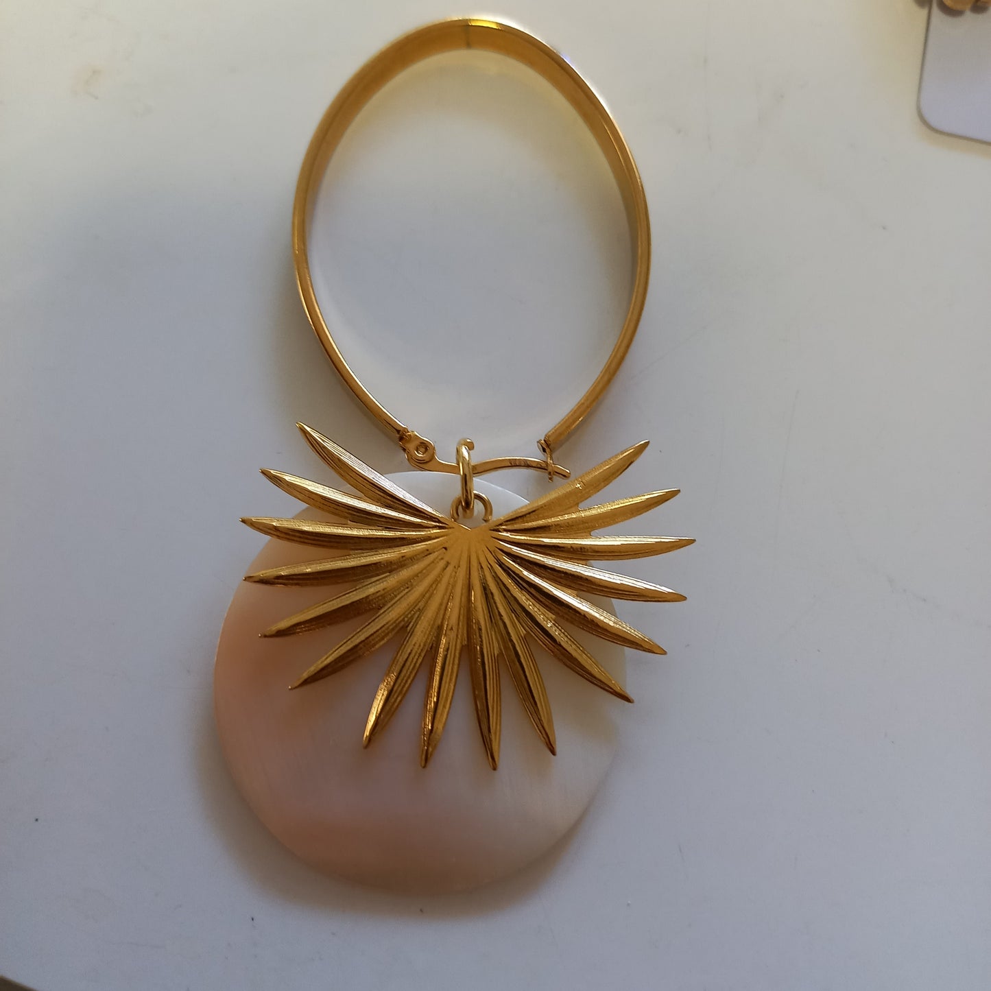Oval Hoop Palm